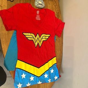 NWT Wonder women dc comic shirt w/cape  kids girl sz 14 (L)